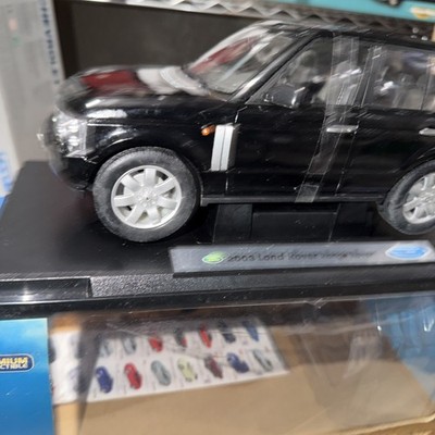 2003 Land Rover Range Rover Silver 1/18 Diecast Model Car by WELLY