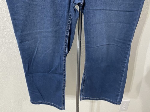 Lee Easy Fit Women Size 16M Capri 36X21 Blue Denim Stretch Medium Wash - Picture 3 of 12
