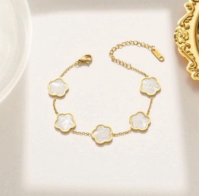 Weißes Muschel Armband Gold - Kleeblatt Muster