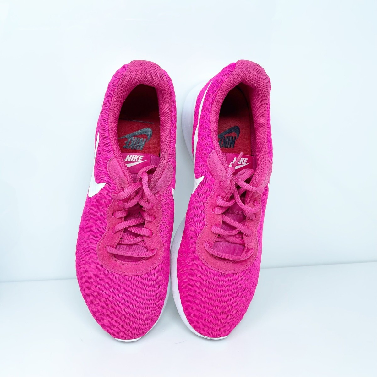 hot pink nike tanjun