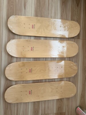 Supreme World Famous Skateboard Deck 4-piece skateboard deck set