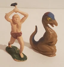 JURASSIC PARK GALLIMIMUS BABY DINOSAUR LOOSE PLASTIC FIGURE & SMALL VTG CAVEMAN