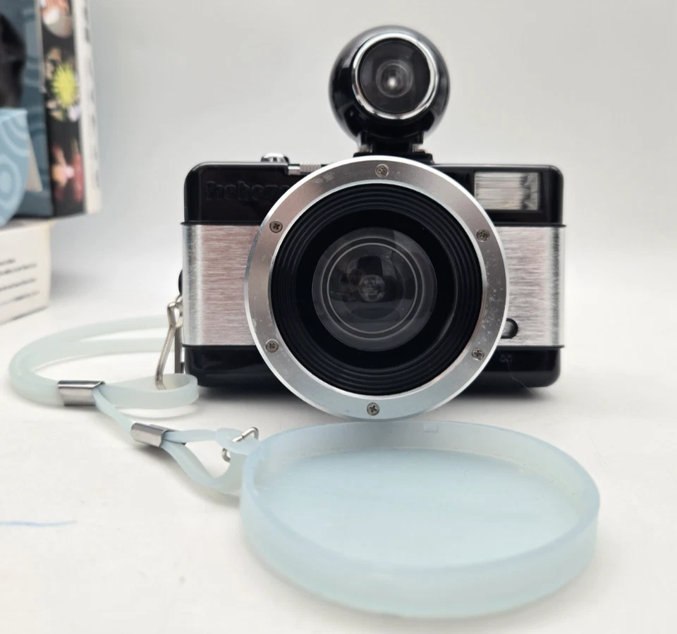 Lomography Fisheye No. 2 LOMO 35mm Compact Film Camera With Flash & Original Box - Image 2 of 4