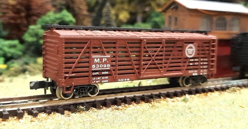 * N Scale * Atlas * Missouri Pacific 40' Cattle Stock Wagon M.P. No.53098 * 2414 | Condition: Used