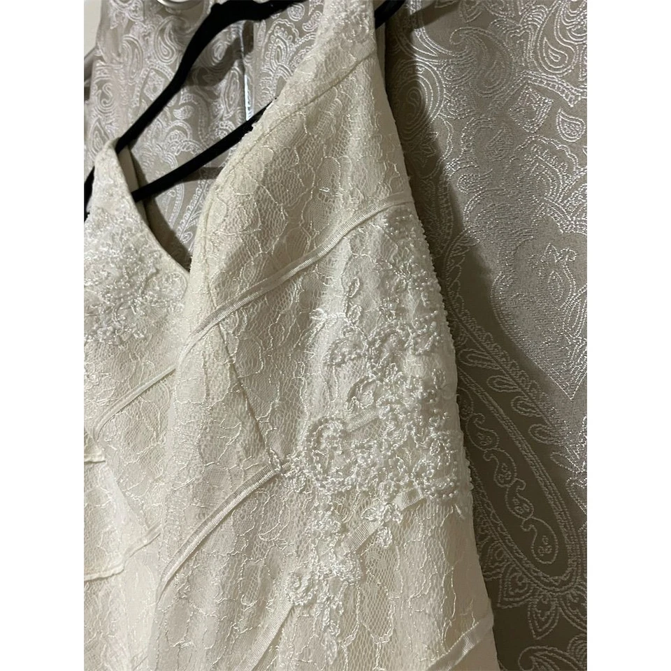 WHITE by Vera Wang Ivory Lace V-Neck A-Line Wedding Dress Plus Size 22W - Image 2 of 4