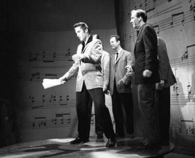 The Ed Sullivan Show unsigniert 10'''' x 8'''' Foto - Elvis Presley * 572