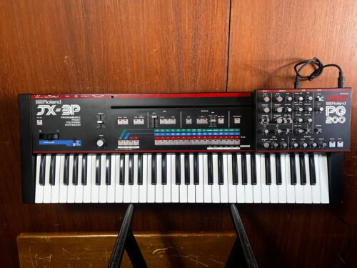 Roland JX-3P POLYPHONIC SYNTHESIZER & PG-200 PROGRAMMER w/ case - Afbeelding 1 van 12