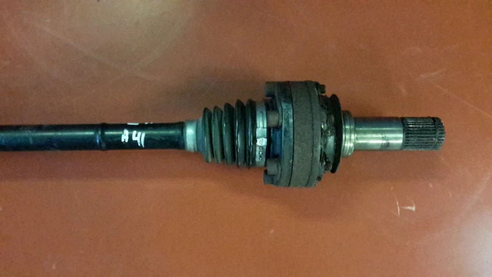 Eje trasero izquierdo Volkswagen Touareg CV 2004-2007 OEM 7L0501201C Foto 2 de 4