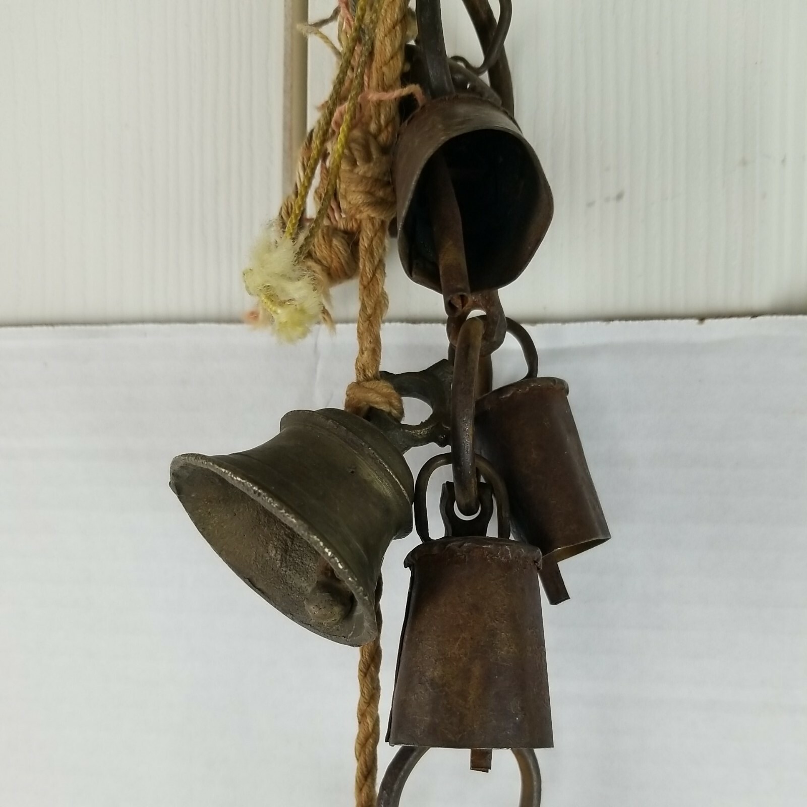 Vintage 25 Inch Rustic Handcrafted Door Wind Chimes/Alarm Metal Bells Rope/Metal