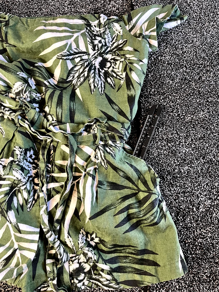 Women's Guess Size 2 Dark Green Tropical Floral Romper Off The Shoulder Cotton - Image 4 of 4