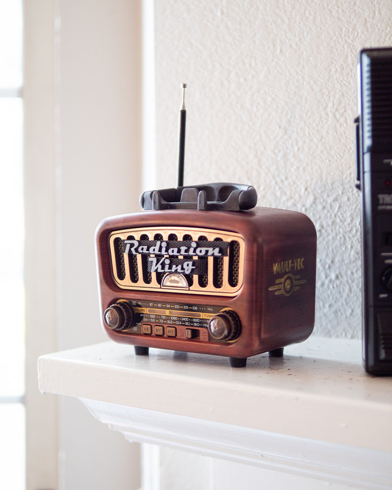 A Fallout-themed Bluetooth speaker styled as a Vault-Tec retro radio — actually plays music AND doubles as a jaw-dropping sci-fi prop.