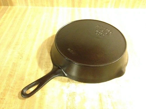 Wagner Ware Sidney O #8 Cast Iron 1058 Outside Heat Ring Skillet Smooth Flat