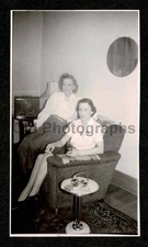 2 WOMEN CHAIR DRINKING SMOKING CIGARETTES ASHTRAY STAND OLD/VINTAGE PHOTO- I228