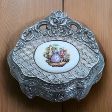 Vtg Metal Hinged Footed Trinket Dish Box Courting Couple Felt Lined Made Japan