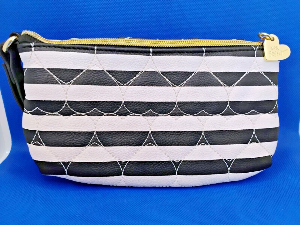 Bolso sin asas Betsey Johnson pequeño de muñeca negro/rosa, cierre de cremallera patrón de edredón de 9"X5" Foto 2 de 4