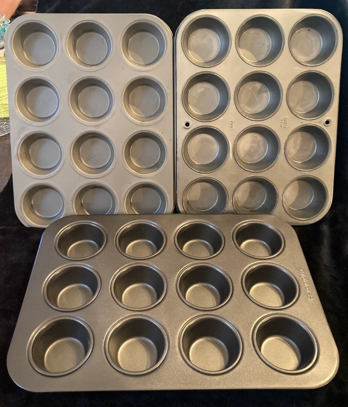 Calphalon Non-StIck Bakeware 12 Cupcake/Muffin Pan w/2 Others...LOOK!