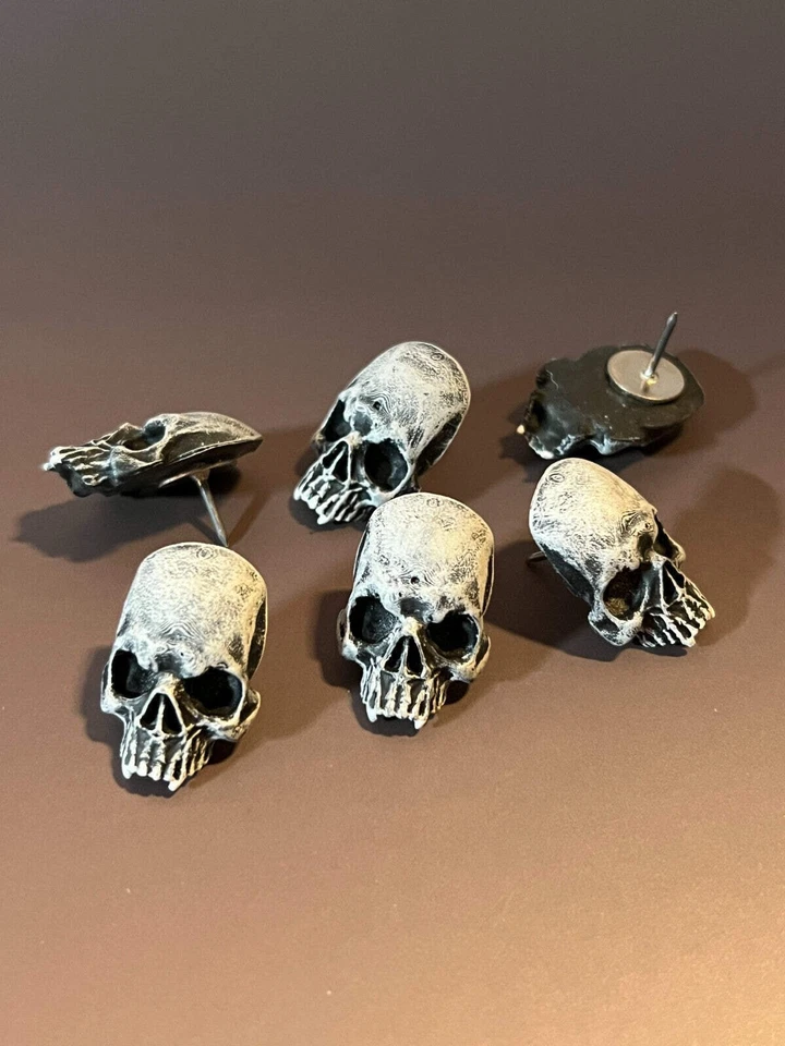 Colección de prendedores de calavera de vampiro - Decoración de oficina gótica, chincherías de calavera únicas Foto 2 de 4