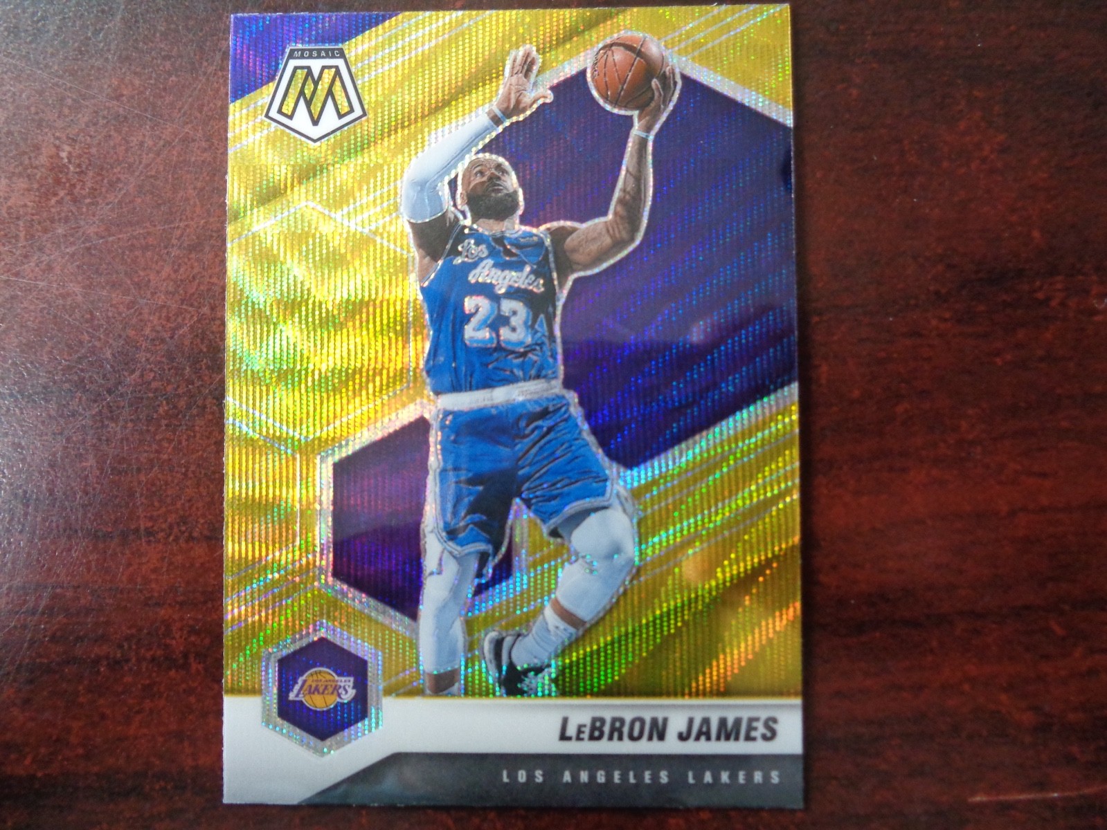 2020-21 Mosaic LeBron James #81 GOLD WAVE Prizm Refractor-LAKERS
