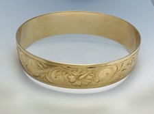 14k gold Hawaiian flower etched bangle bracelet 7 1/4  36 grams