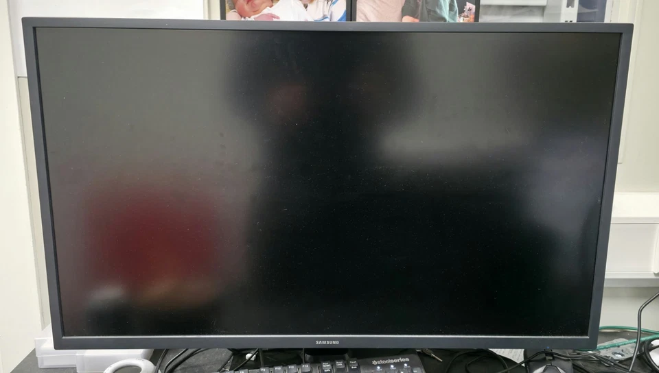 Samsung 32" U32J590UQU LED Monitor 4K UHD HDMI DP 60Hz 4ms AMD Freesync - Image 2 of 4