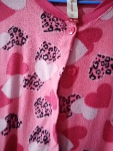Pigiama donna XL con piedi manica lunga e bottoni. Disegno rosa con cuore. - Foto 2 di 9
