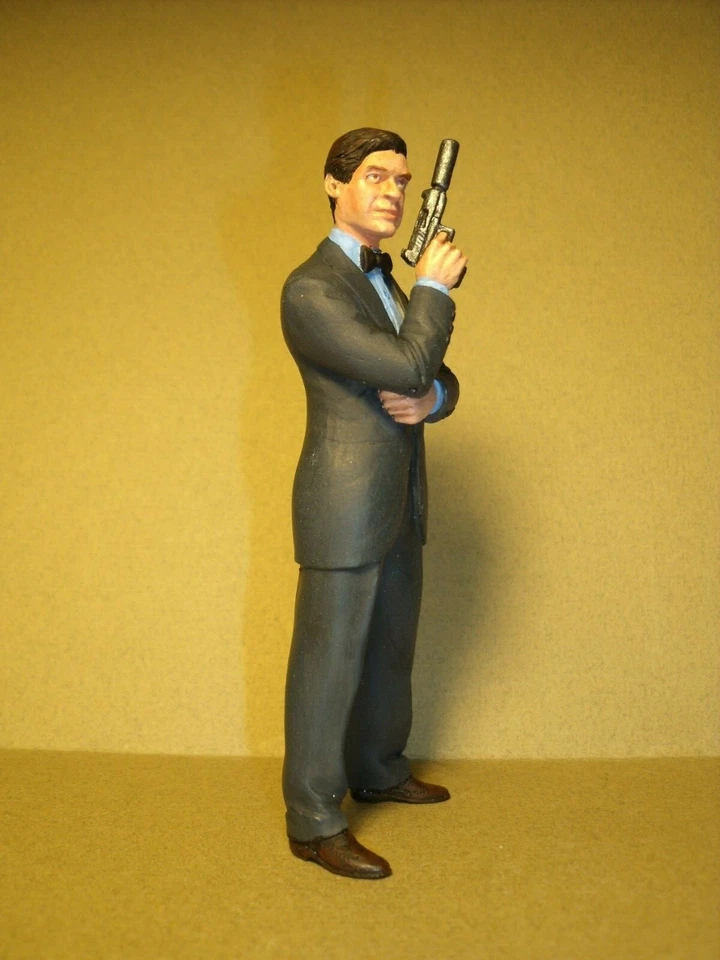 1/18 ФИГУРКА ПИРСА БРАТЬНАНА ДЖЕЙМСА БОНДА VROOM ОКРАШЕННЫЕ MINICHAMPS AUTOART NOREV - Изображение 3 из 4