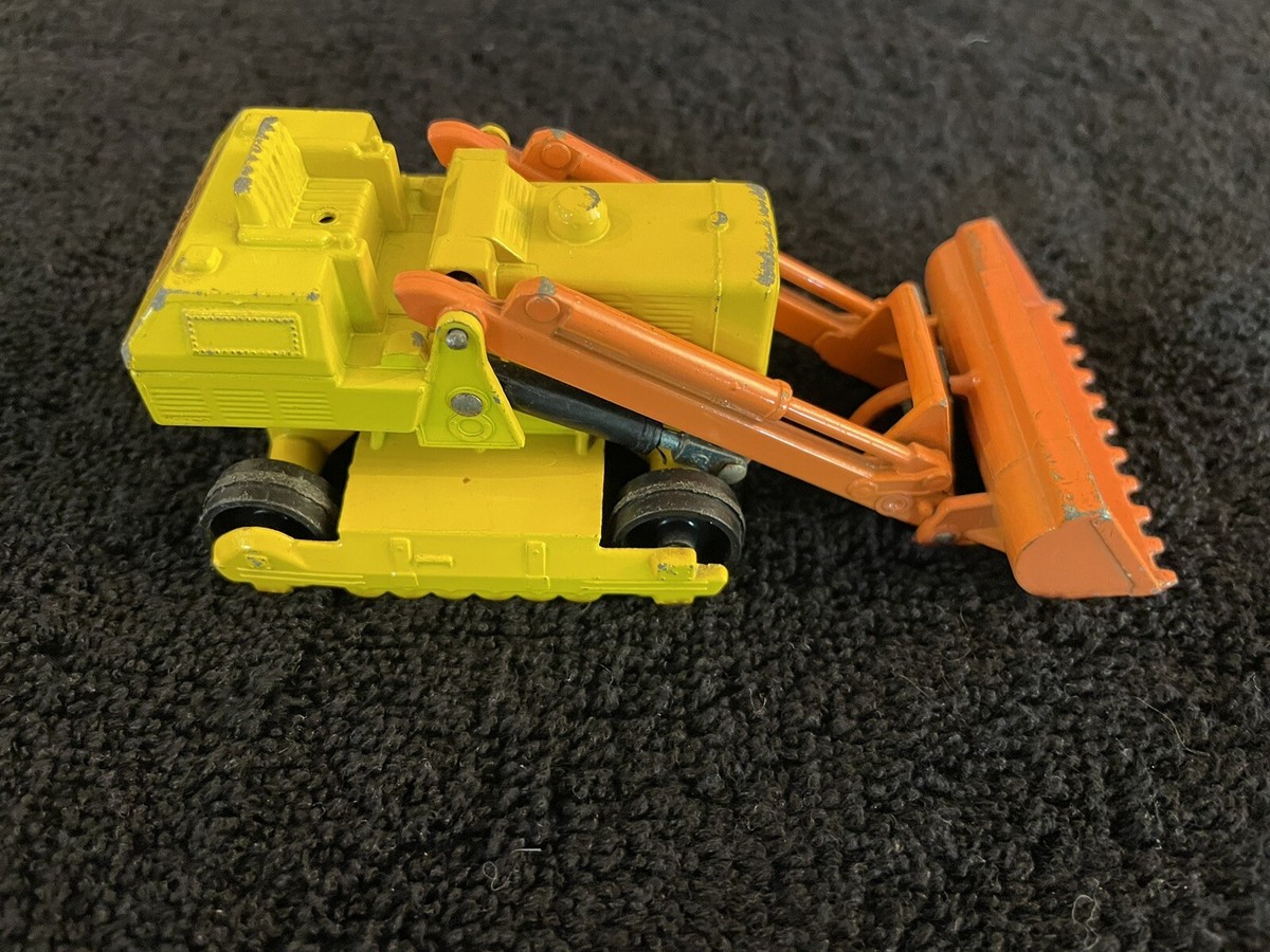 Matchbox King size K-8 Caterpillar Traxcavator diecast -No Tracks