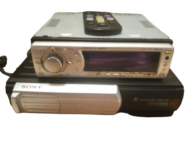 Sony CDX-F7705X Car Stereo CD / MP3 Player with remote control. for ...