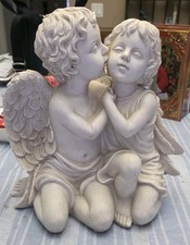 Resin Kissing Angel/Cherub Outdoor/Indoor Garden Statue