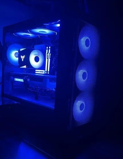 Gaming PC - 14th gen intel - 16GB RAM - 12GB VRAM - 1TB gen 4 SSD (NO DAMAGE)