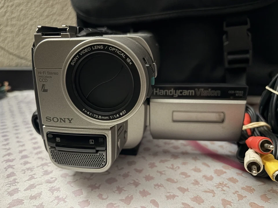 Sony Video Camera CCD-TRV65 Handycam 8mm Hi-8 Camcorder W/Night Vision and More - Image 2 of 4