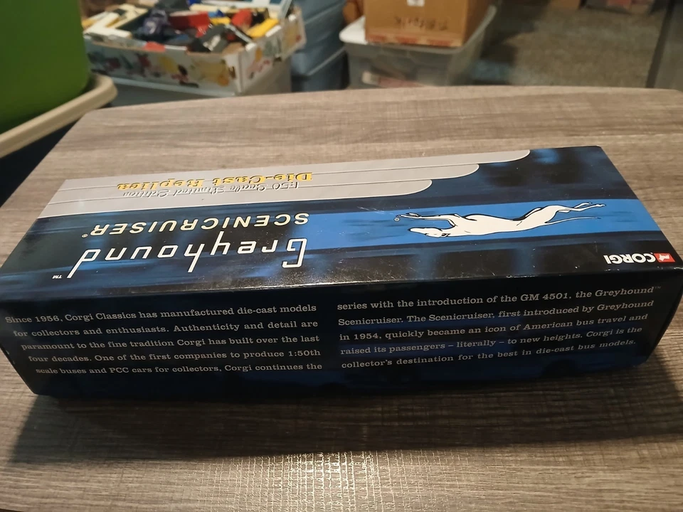 Corgi 1:50 Die-Cast GM4501 Greyhound Scenicruiser Pittsburgh Bus US54405 - Image 3 of 4