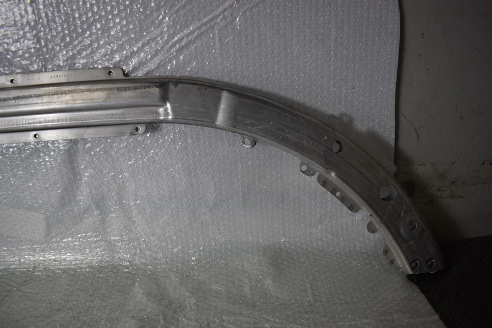 MERCEDES-BENZ E63 AMG 前盖支持收音机 2019 铝支架 原始设备制造商 — 第 4/4 张图片