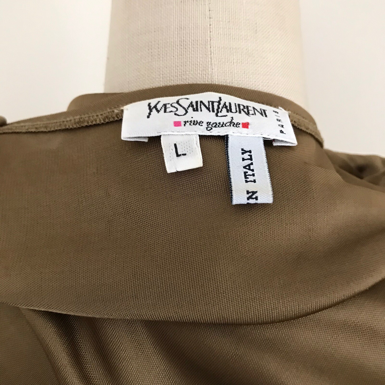 Maniche berretto Yves Saint Laurent Rive Sinistra Top Metallico Collo a V L