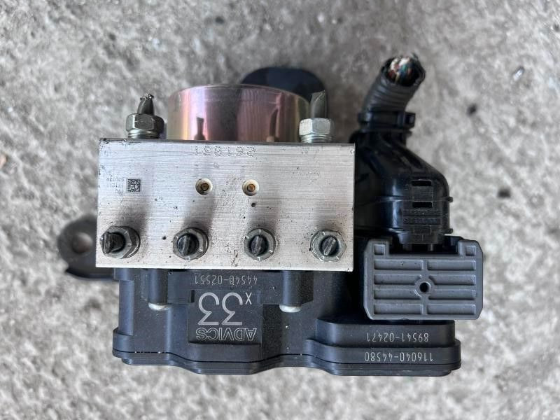 2017 - 2019 Toyota Corolla Sedan Rear Drum Brake ABS Anti-Lock Brake Pump OEM