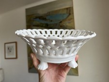 Ancienne Coupe En Faïence Ajourée, Pâtes De Lion, Signature À Identifier