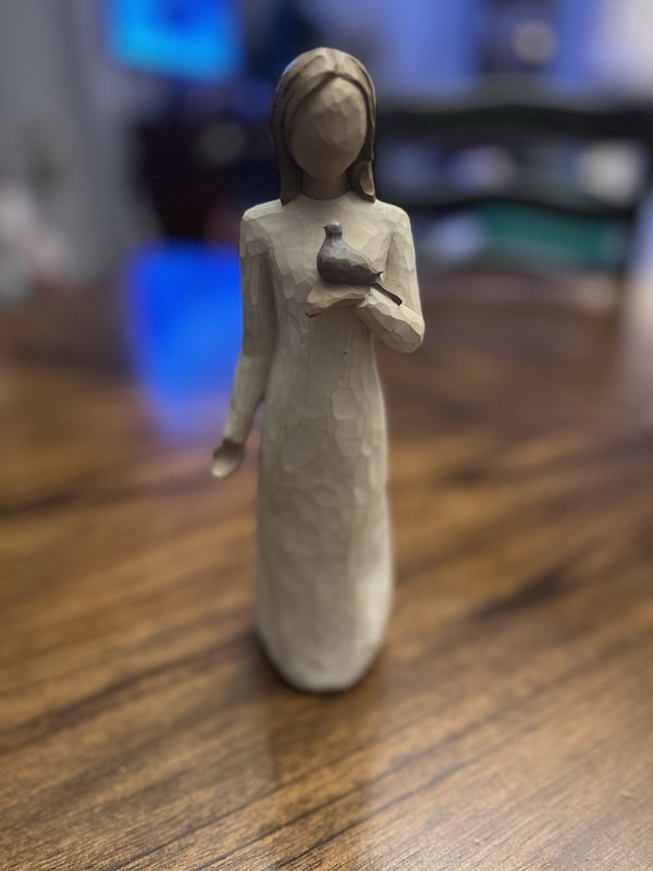 Willow Tree “Peace” W/ Dove figurine by Susan Lordi Demdaco 2003 9" High