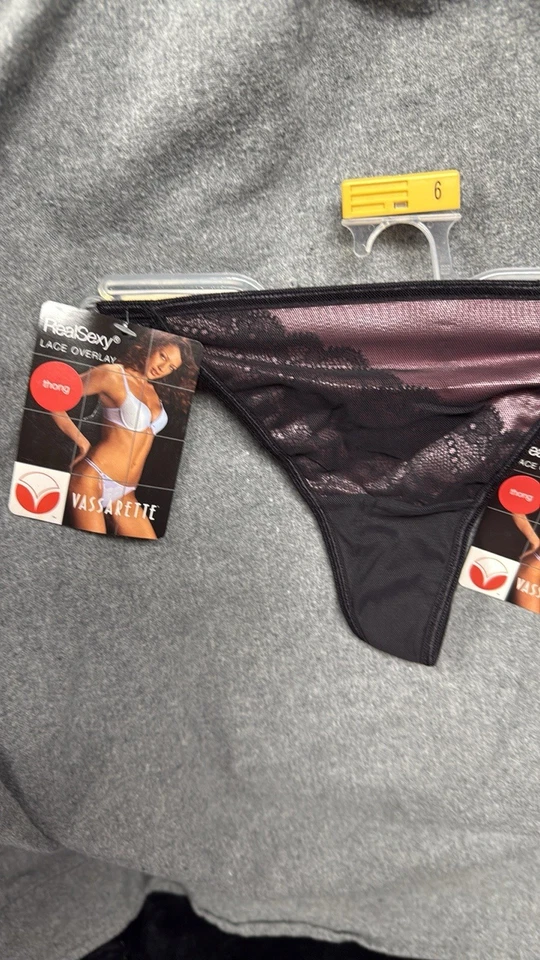 LOTE 3 BRAGAS Tanga Vassarette Negro Rosa Rojo NUEVO CON ETIQUETAS Y2K Sexy Encaje Superposición Talla 6 De Colección Foto 3 de 4