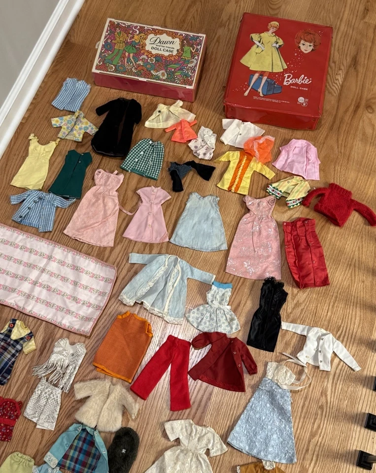 Vintage Barbie Clothes Lot 1960s w/ Outfits, Accessories & 2 Cases Mattel - Image 3 of 4