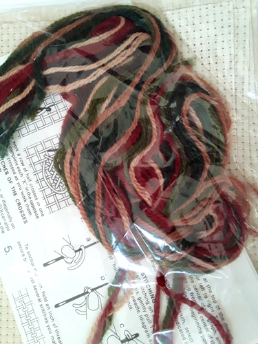 Creative Circle Vtg Cross Stitch Kit Celtic Endless Knot Pillow w Flowers Wool Y - Picture 8 of 8