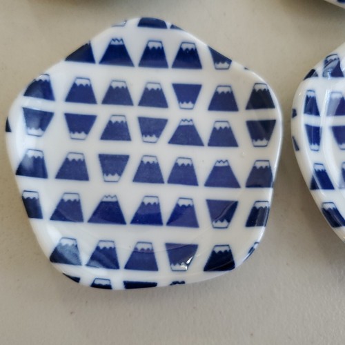 Neu 4er Set Daiso Japan Porzellan blau Muster Essstäbchen Auflagen kleine Teller - Bild 6 von 9