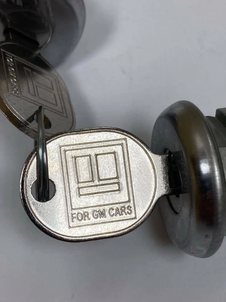 PAR DE CILINDROS DE CERRADURA DE PUERTA PLATEADOS / PARA CAMIÓN GMC y SUV listados Foto 2 de 4