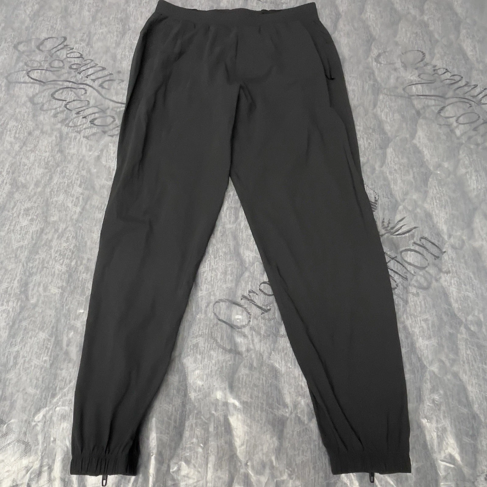 Lululemon Surge Jogger Run Zip Pockets Performance Gray Golf Men Lg. W30 L29.
Opens in a new window