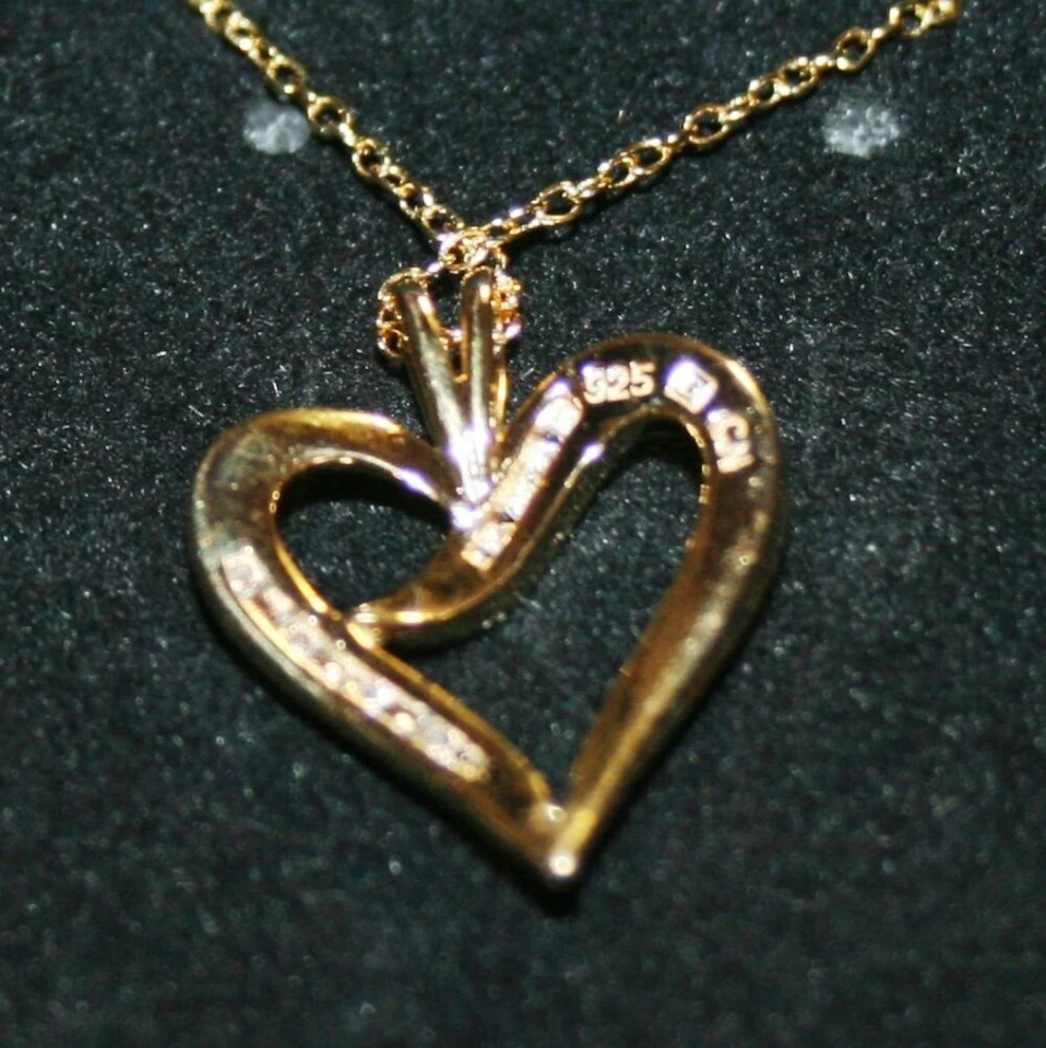 Collar colgante de corazón abierto de 6 pequeños diamantes de oro amarillo de 14 k sobre 925 SS  Foto 3 de 4