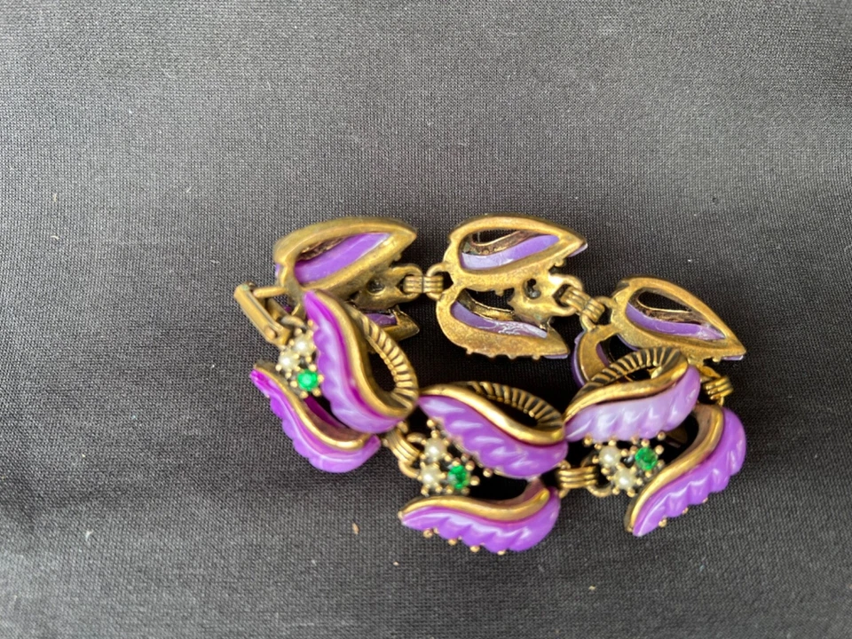 Brazalete Vintage Flor Púrpura con Perlas Tono Dorado Distintivo Foto 2 de 4