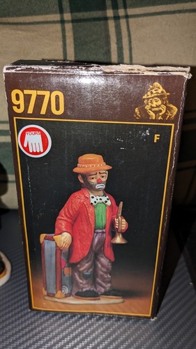 FLAMBRO "CLOWN HOLDING A HORN" FIGURINE by EMMETT KELLY Jr.,PORCELAIN, 5.5" TLL - Picture 3 of 10