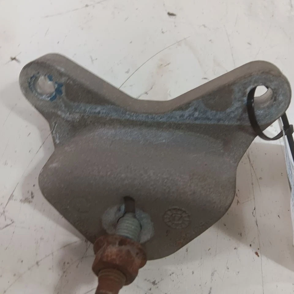 Левый задний кронштейн для крепления багажника Ford Escape 1,5 л 2019 2018 2017 - Изображение 2 из 4