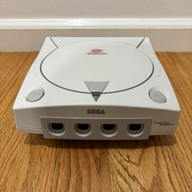 Sega Dreamcast Console Launch Edition in Box w/ 2 controllers and Manuals Tested