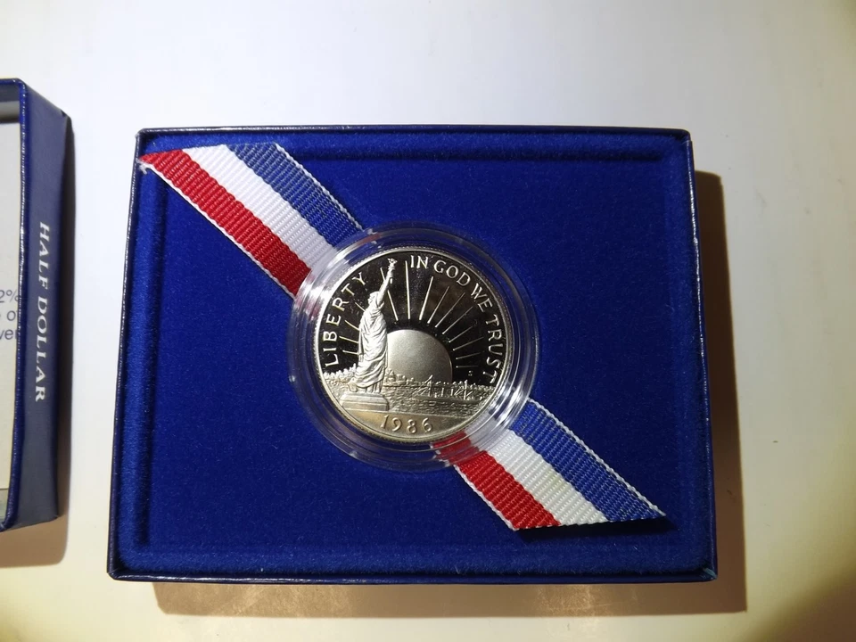 1986 Half Dollar Statue Liberty Coin Nation of Immigrants w/ Box Copper Nickel - Image 3 of 4