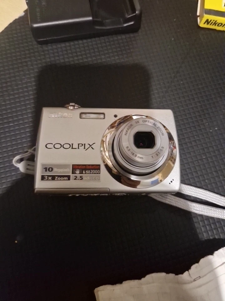 NIKON COOLPIX S225 ARGENTO - Immagine 2 di 4